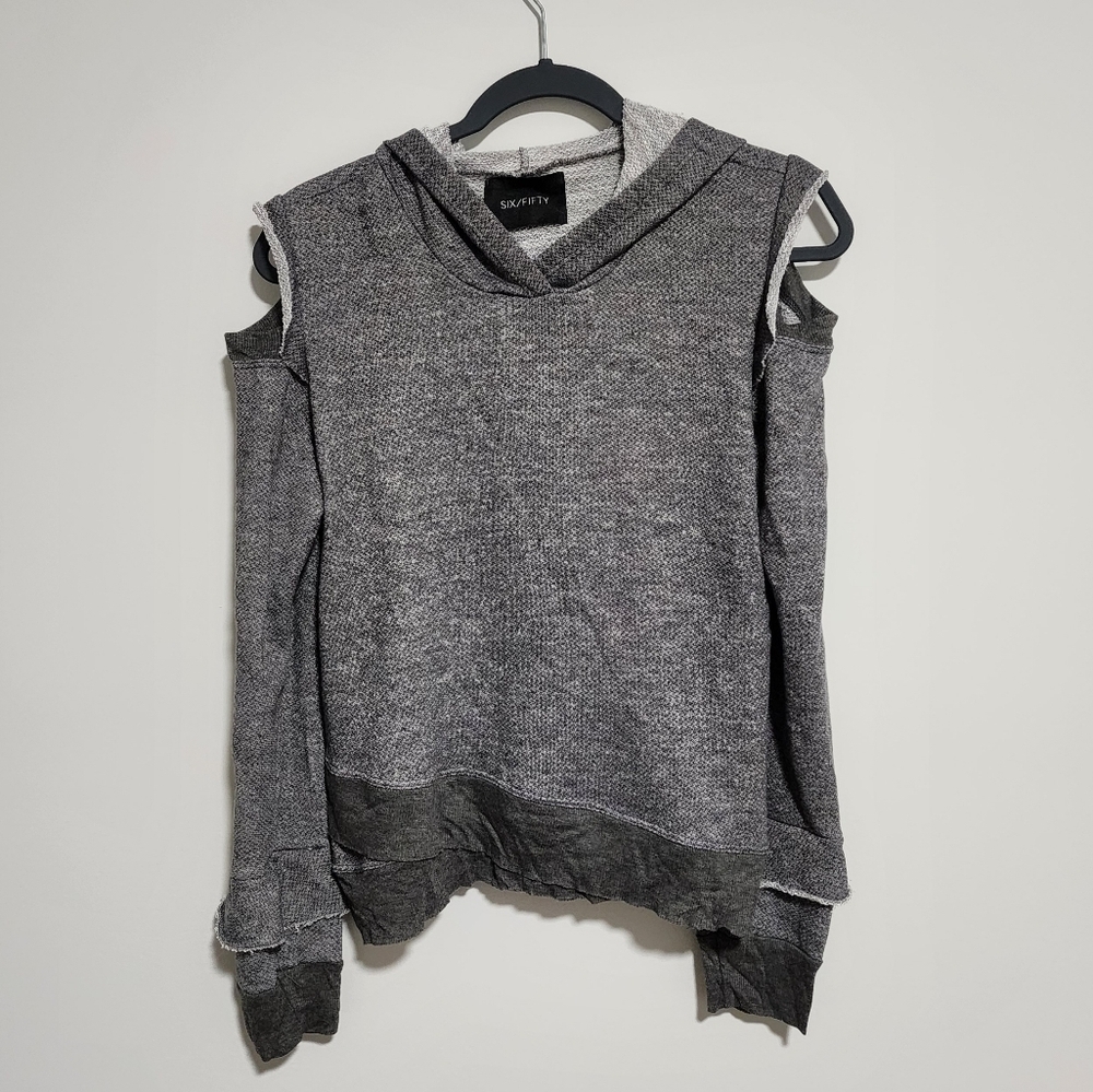 Six/Fifty Sweatshirt Womens Medium Gray Pullover Cold Shoulder Hoodie Distressed